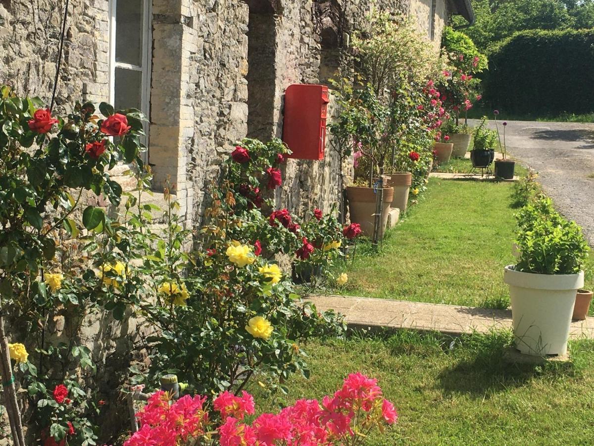 Bed and Breakfast Chez Thomas 7 Route Du Monde Ancien Saint-Georges-D'Aunay Екстер'єр фото