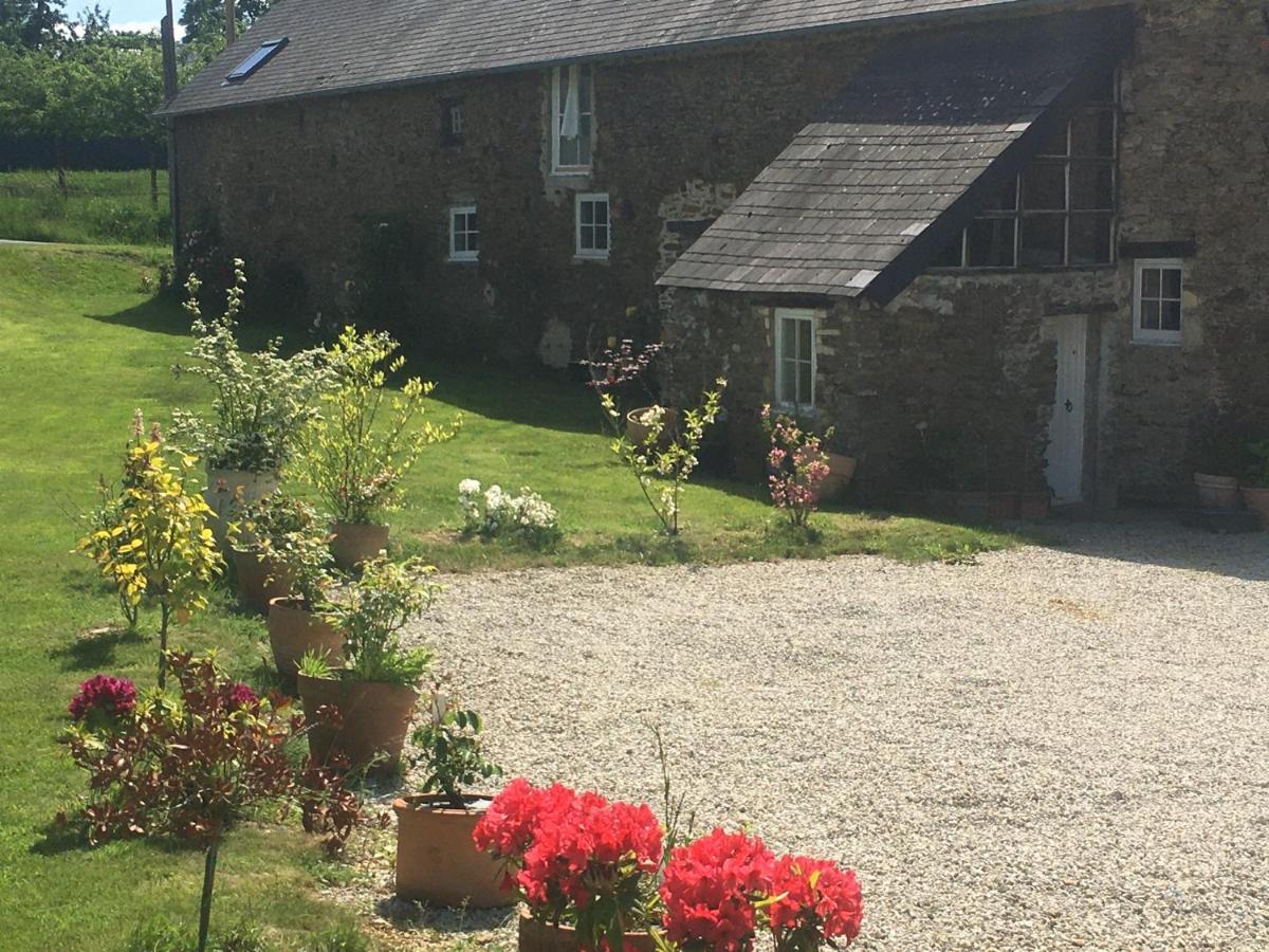 Bed and Breakfast Chez Thomas 7 Route Du Monde Ancien Saint-Georges-D'Aunay Екстер'єр фото