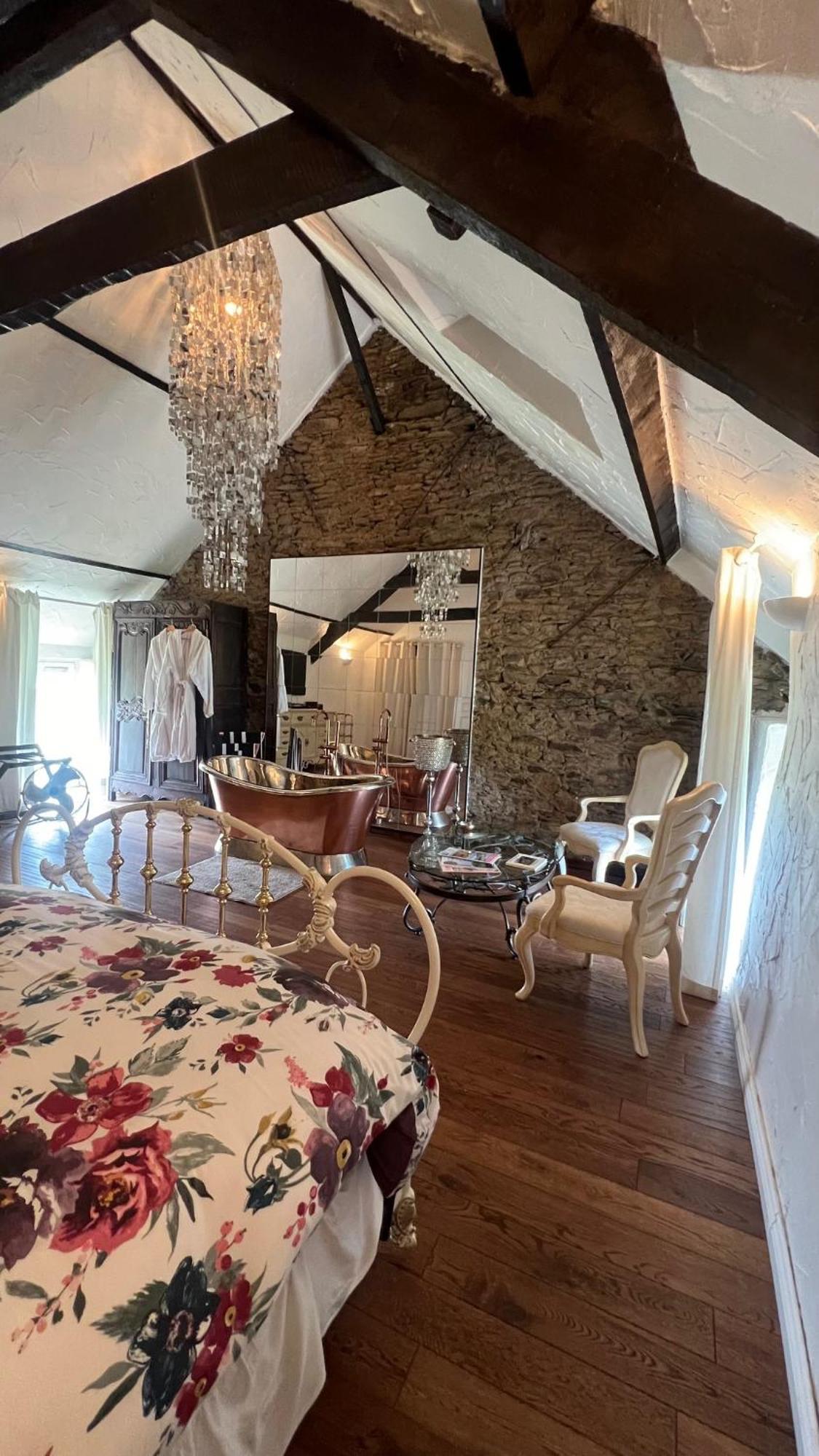 Bed and Breakfast Chez Thomas 7 Route Du Monde Ancien Saint-Georges-D'Aunay Екстер'єр фото